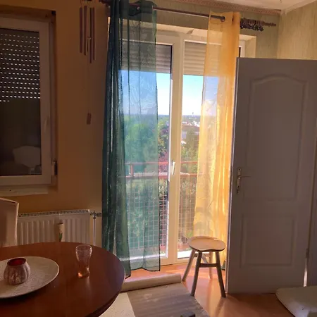 아파트 Repter Koezeli Lakas Panoramaval